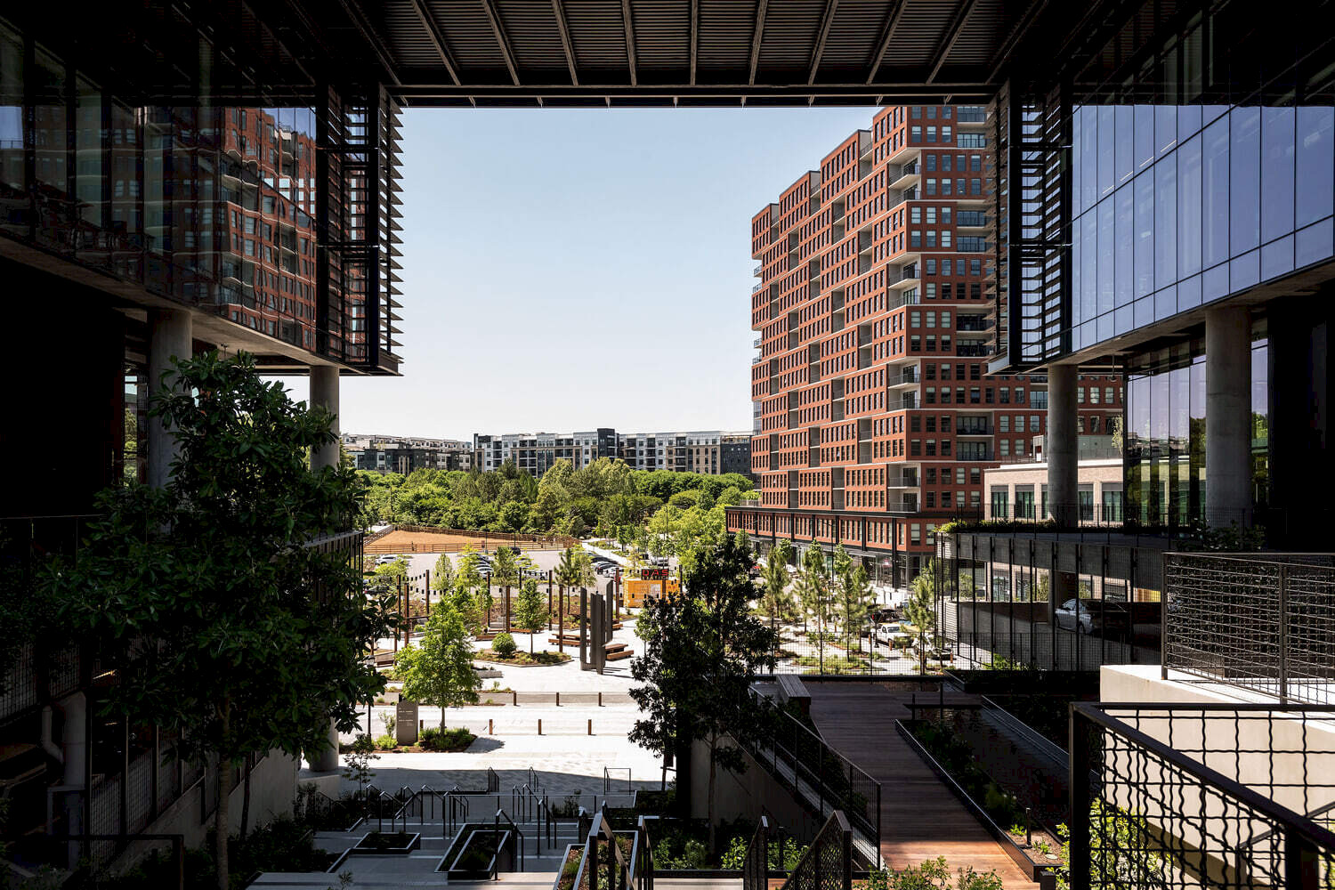 Center_building_Matthew_Williams